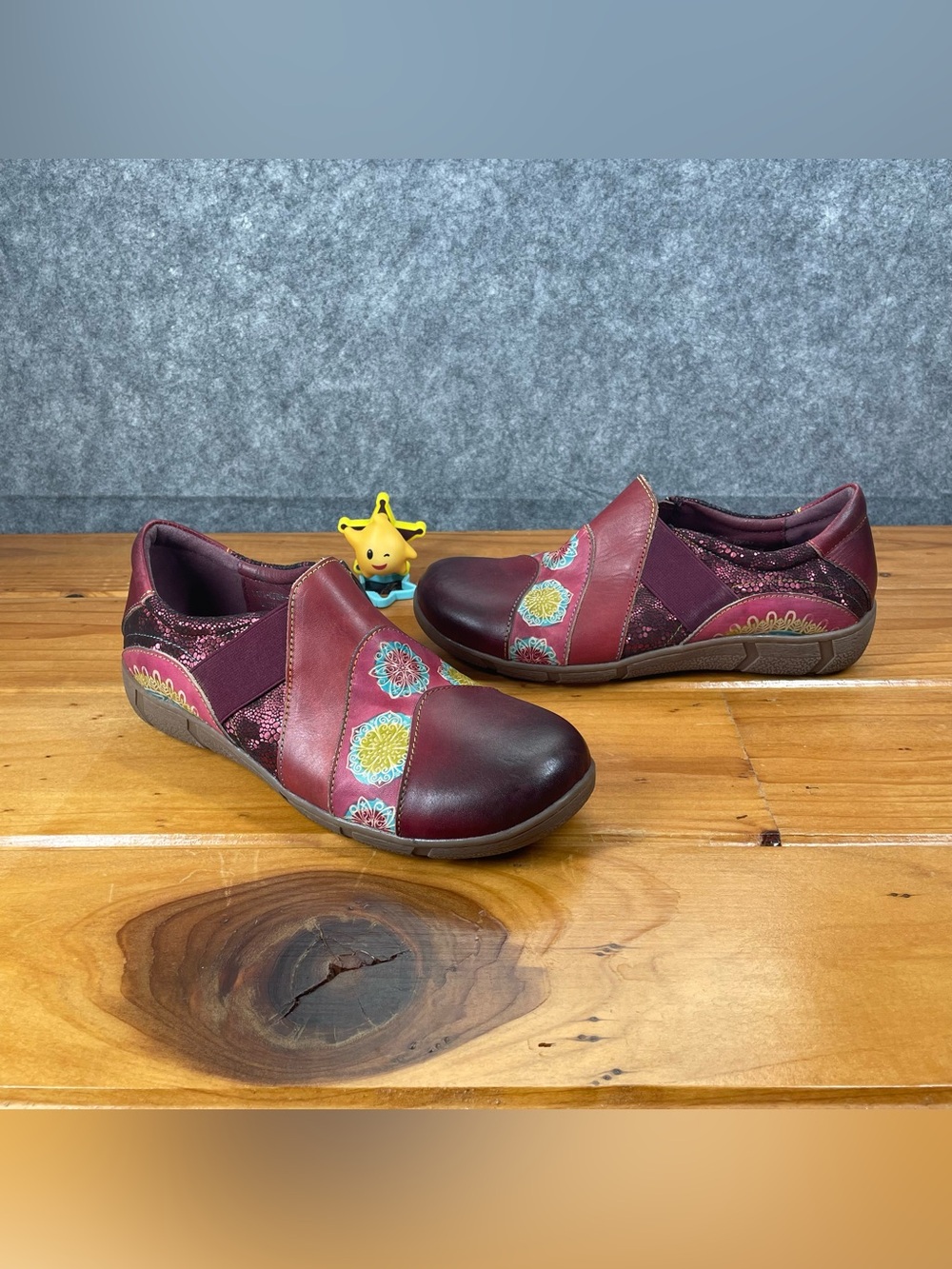 L'Artiste Spring Step Lata Womens Size 8.5 EU 39 Burgundy Leather Floral Loafers